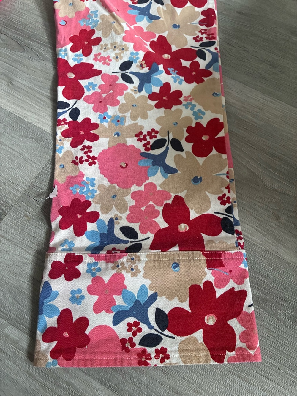 LOFT Floral Capris in Pink, Red, Blue, Cream - Picture 4 of 5
